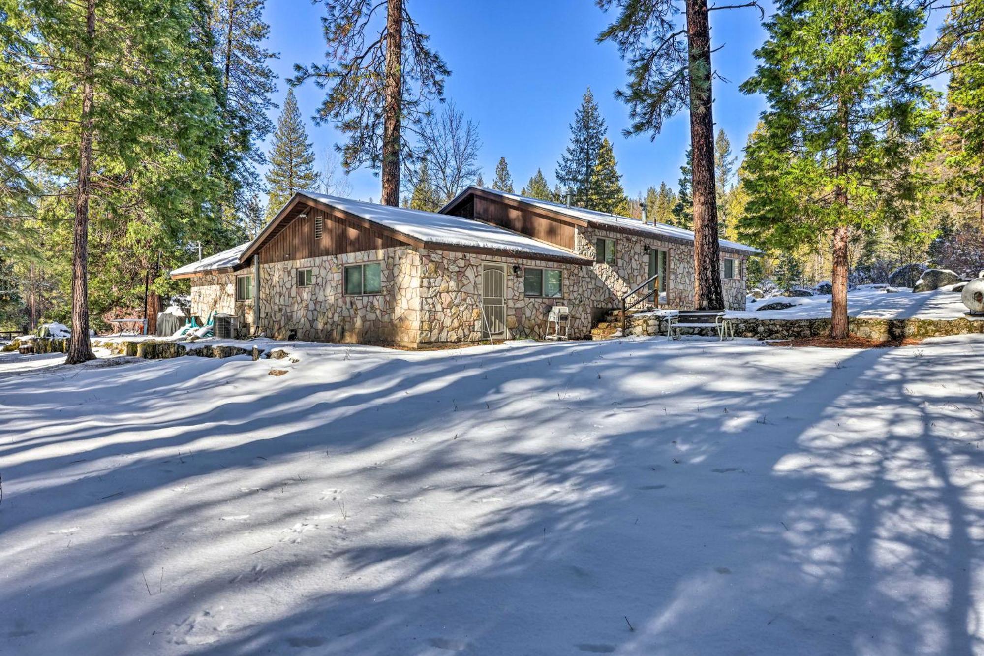 Riverfront Home Near Yosemite National Park! Гроувланд Екстериор снимка